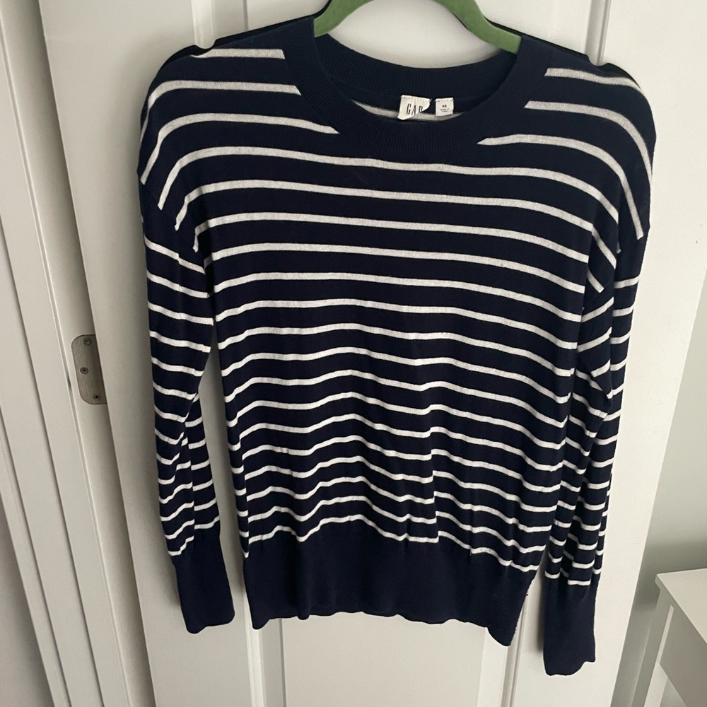 Gap size xs sweater